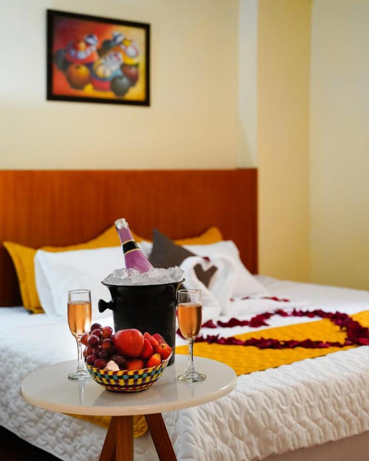 Hotel Mariscal Inn & Suite กูเอ็งกา ภายนอก รูปภาพ