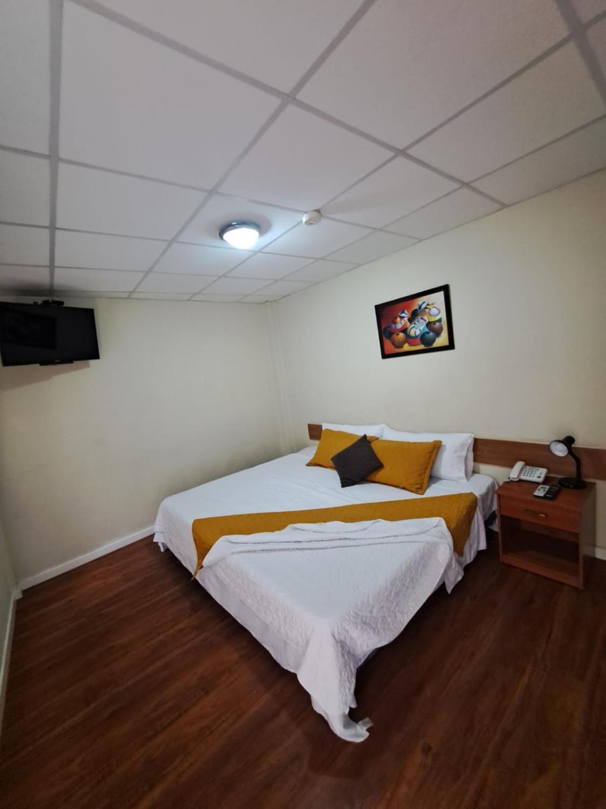 Hotel Mariscal Inn & Suite กูเอ็งกา ภายนอก รูปภาพ