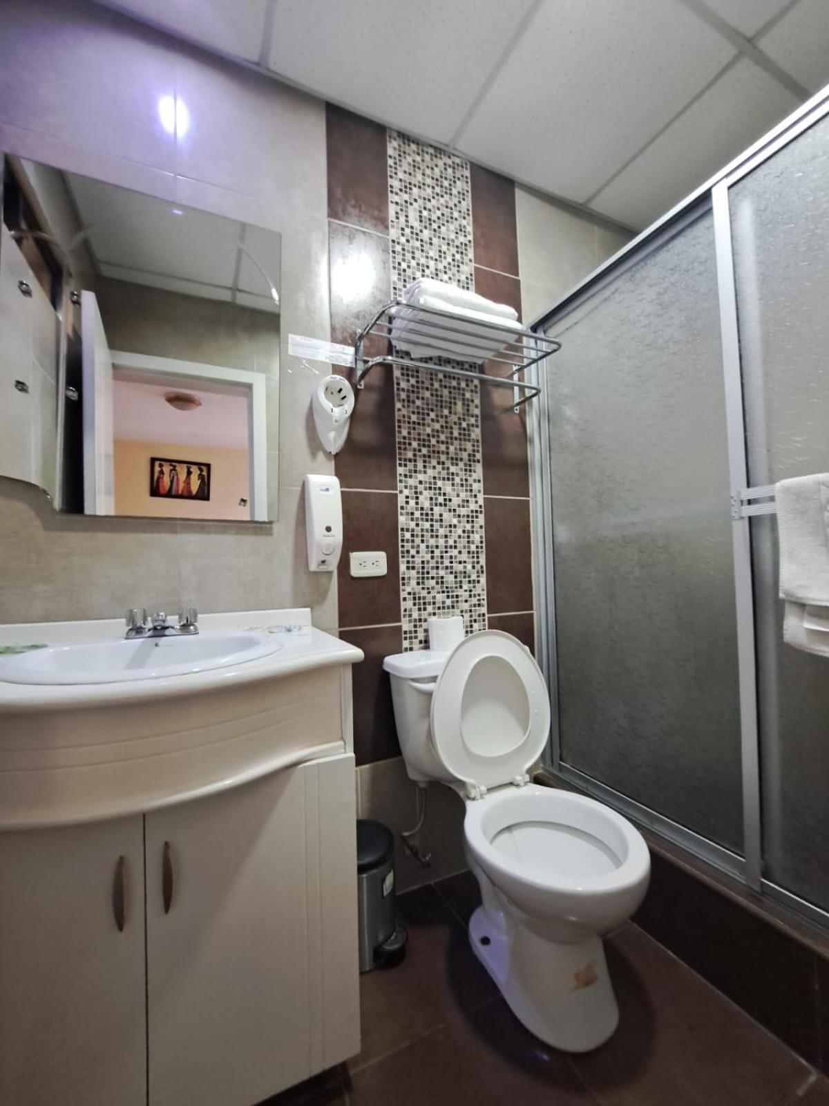 Hotel Mariscal Inn & Suite กูเอ็งกา ภายนอก รูปภาพ